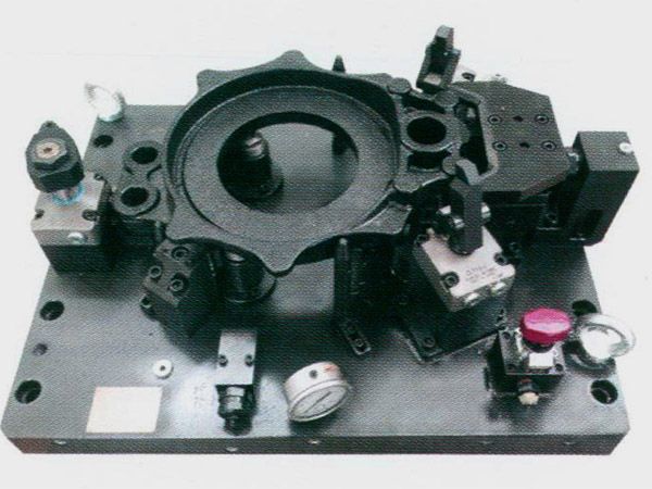 製動器底(di)闆液壓(ya)裌(jia)具(ju)